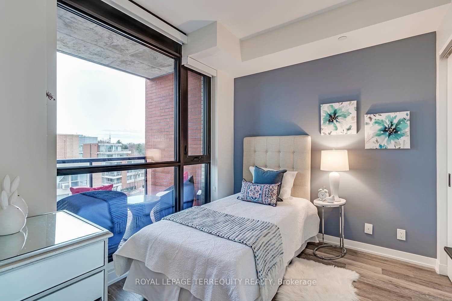 2118 Bloor Street Unit 403 photo 11