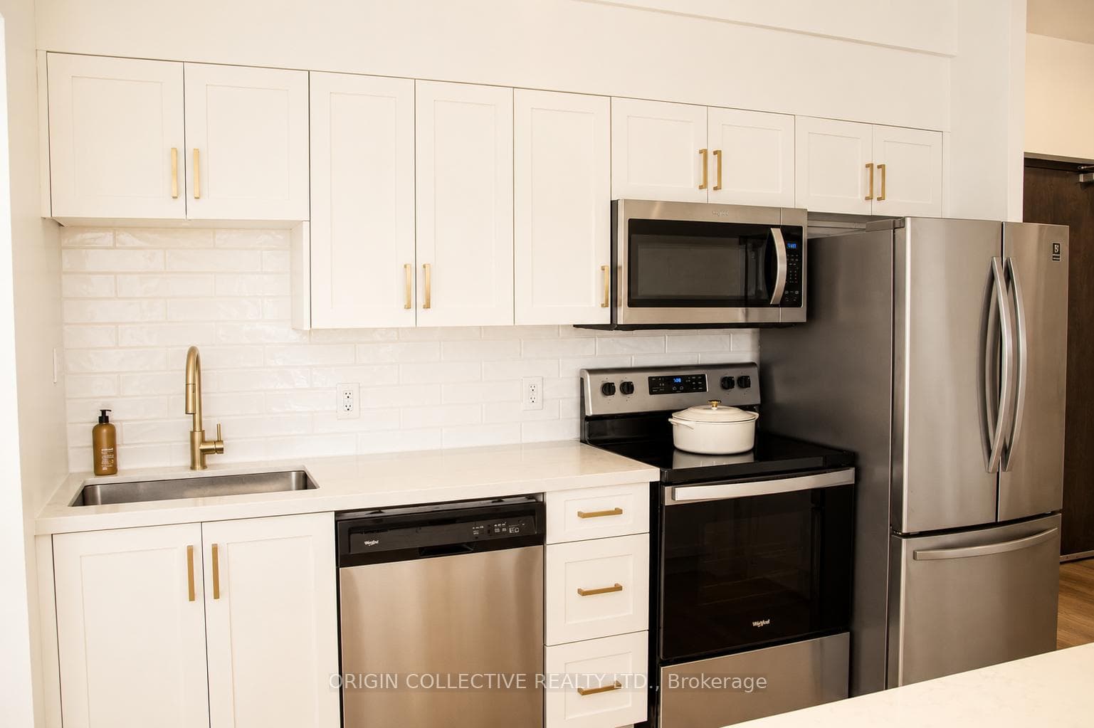 430 Essa Road Unit 206 photo 6