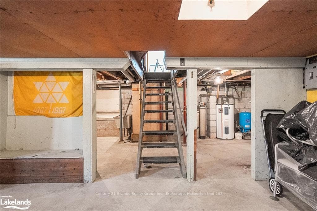 136 HIGHLAND Street photo 29
