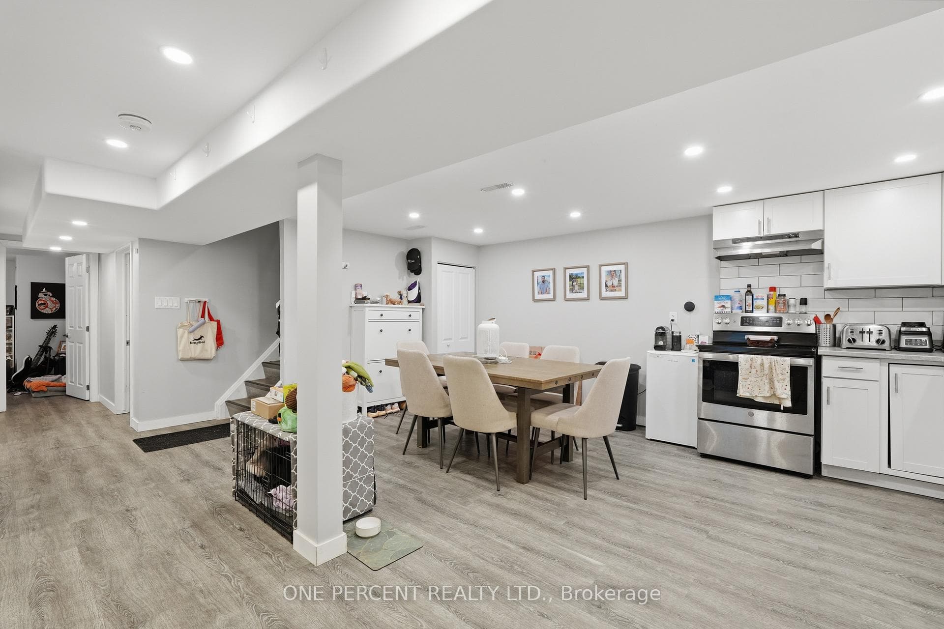 9 Bishopsgate Avenue photo 29