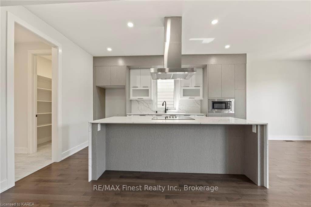 20 PARK Crescent photo 11