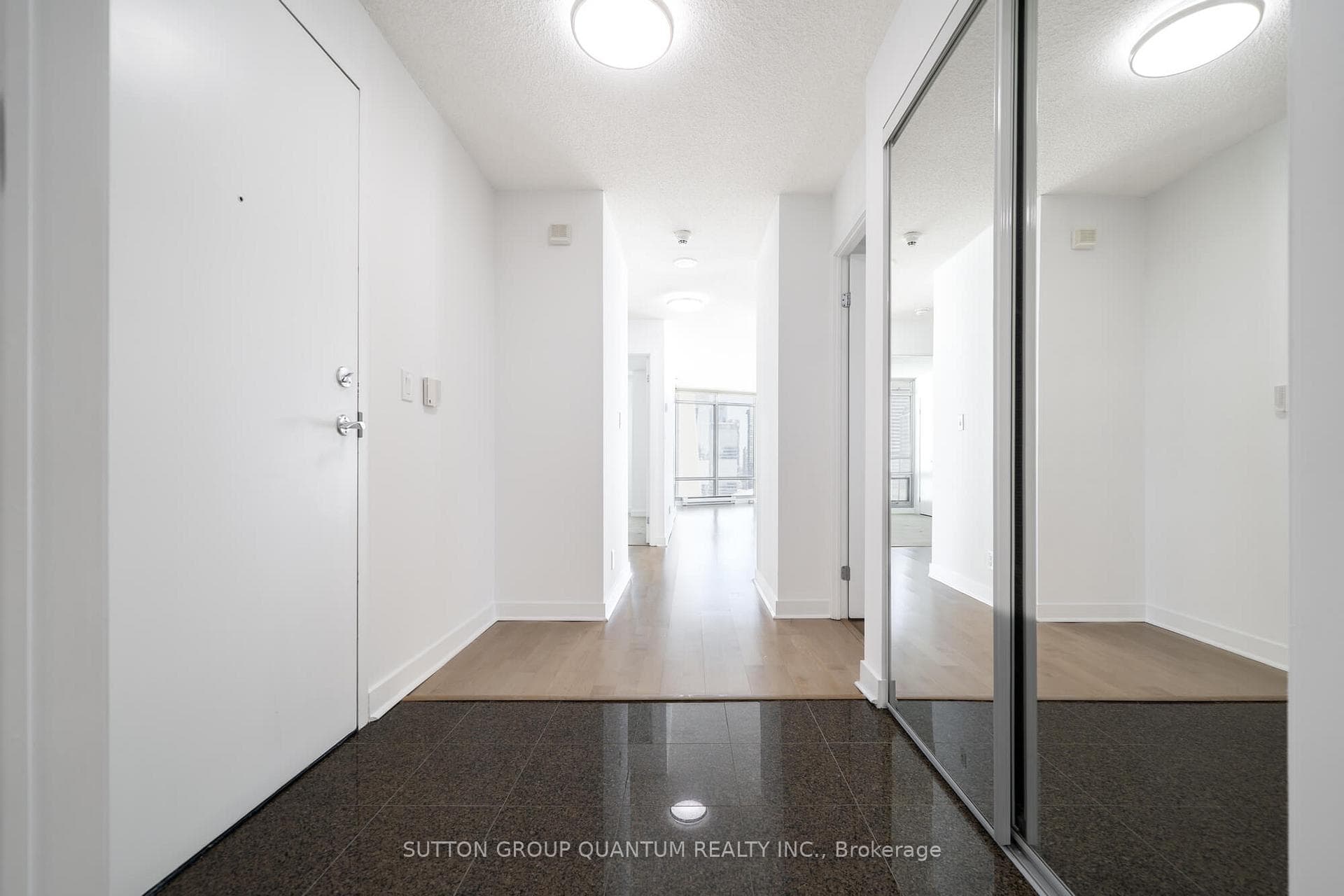81 Navy Wharf Court Unit 3515 photo 2