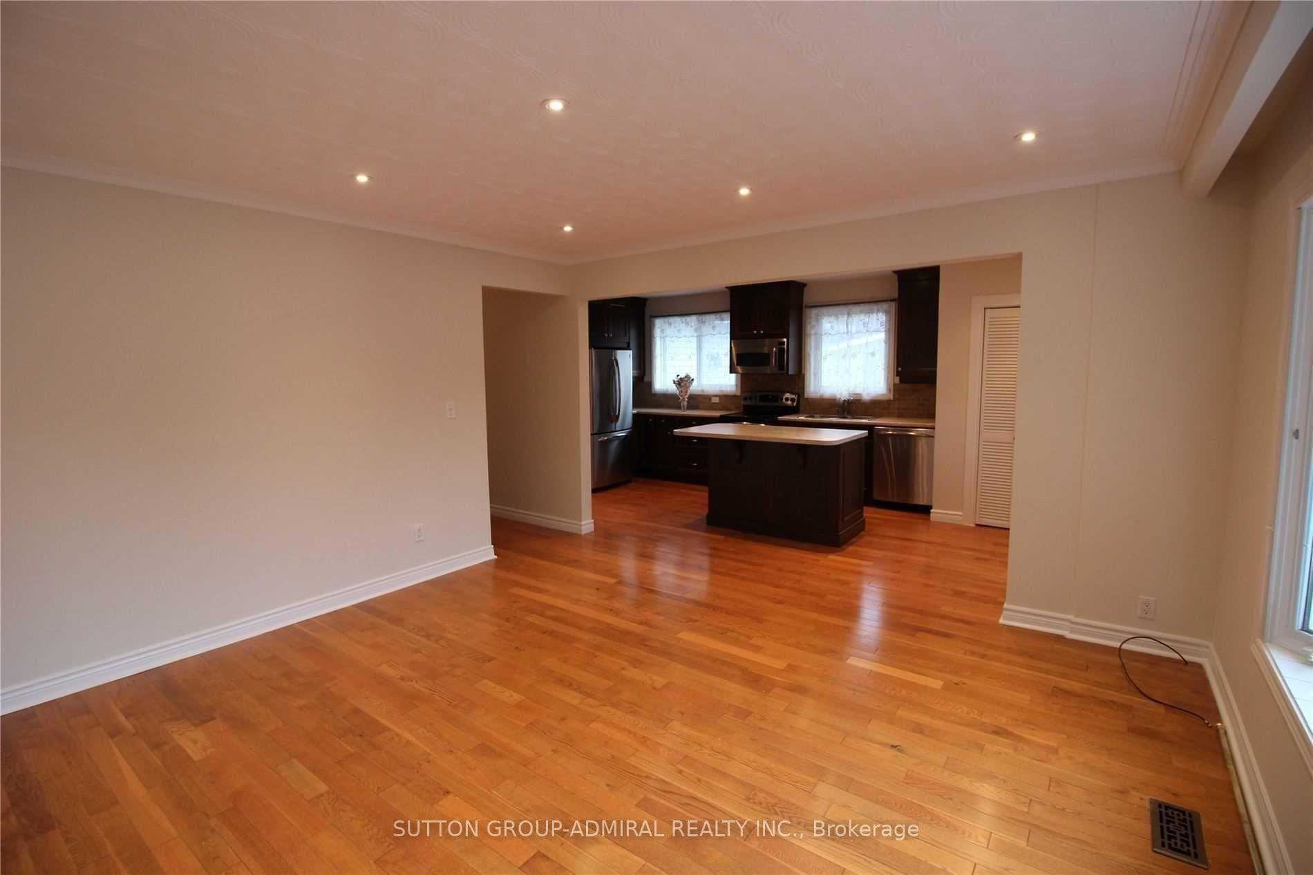 63 Aurora Heights Drive Unit Main Floor photo 4