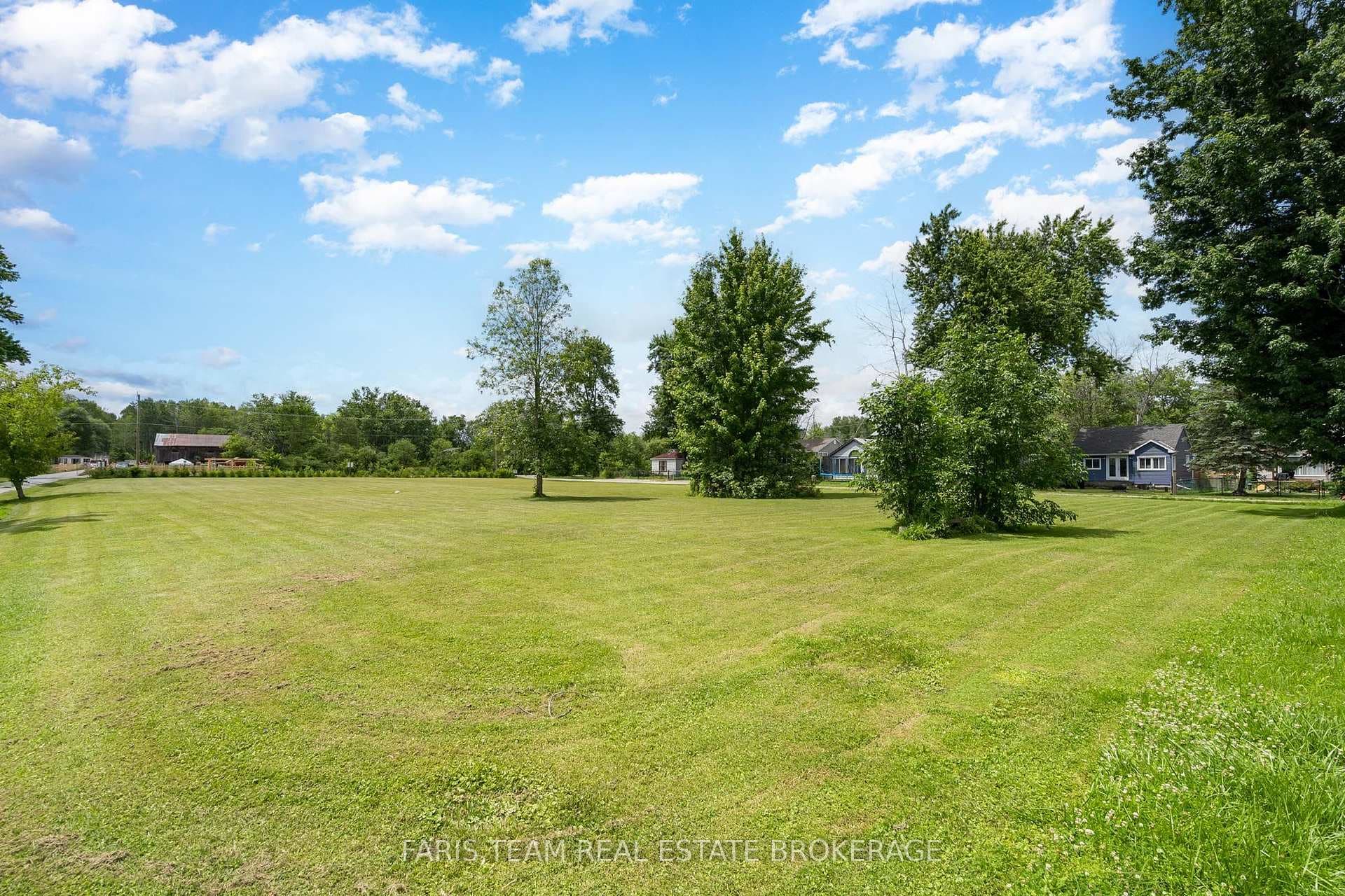 1066 Wood Street photo 32