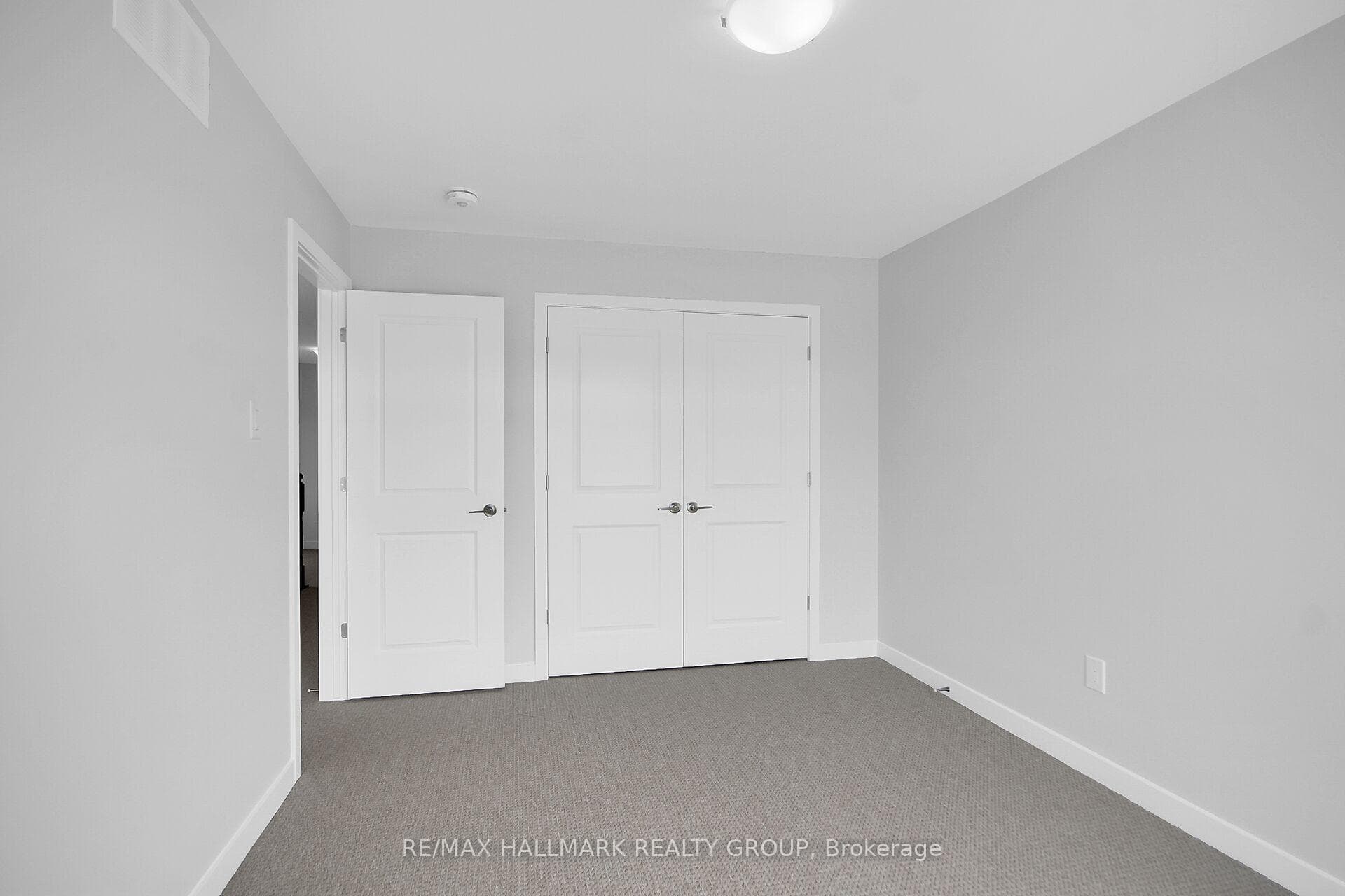 749 NEWSTEAD Crescent photo 36