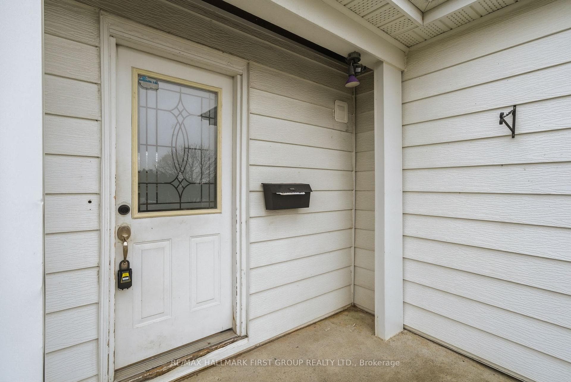 16 Sutcliffe Boulevard photo 40