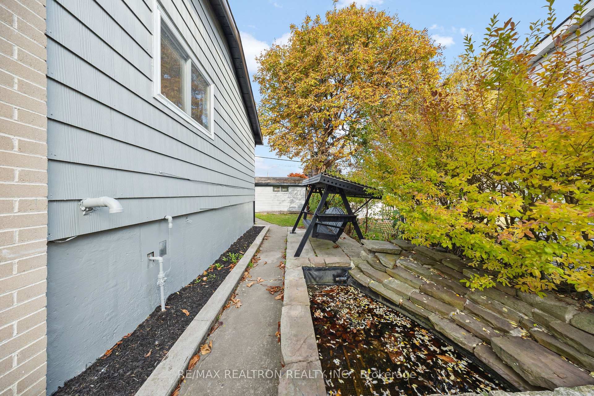 669 Annland Street photo 28