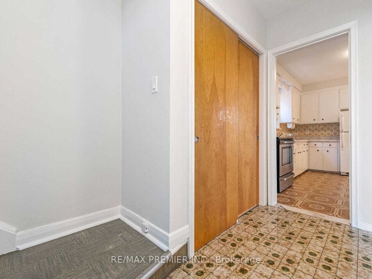 89 Cayuga Avenue photo 11