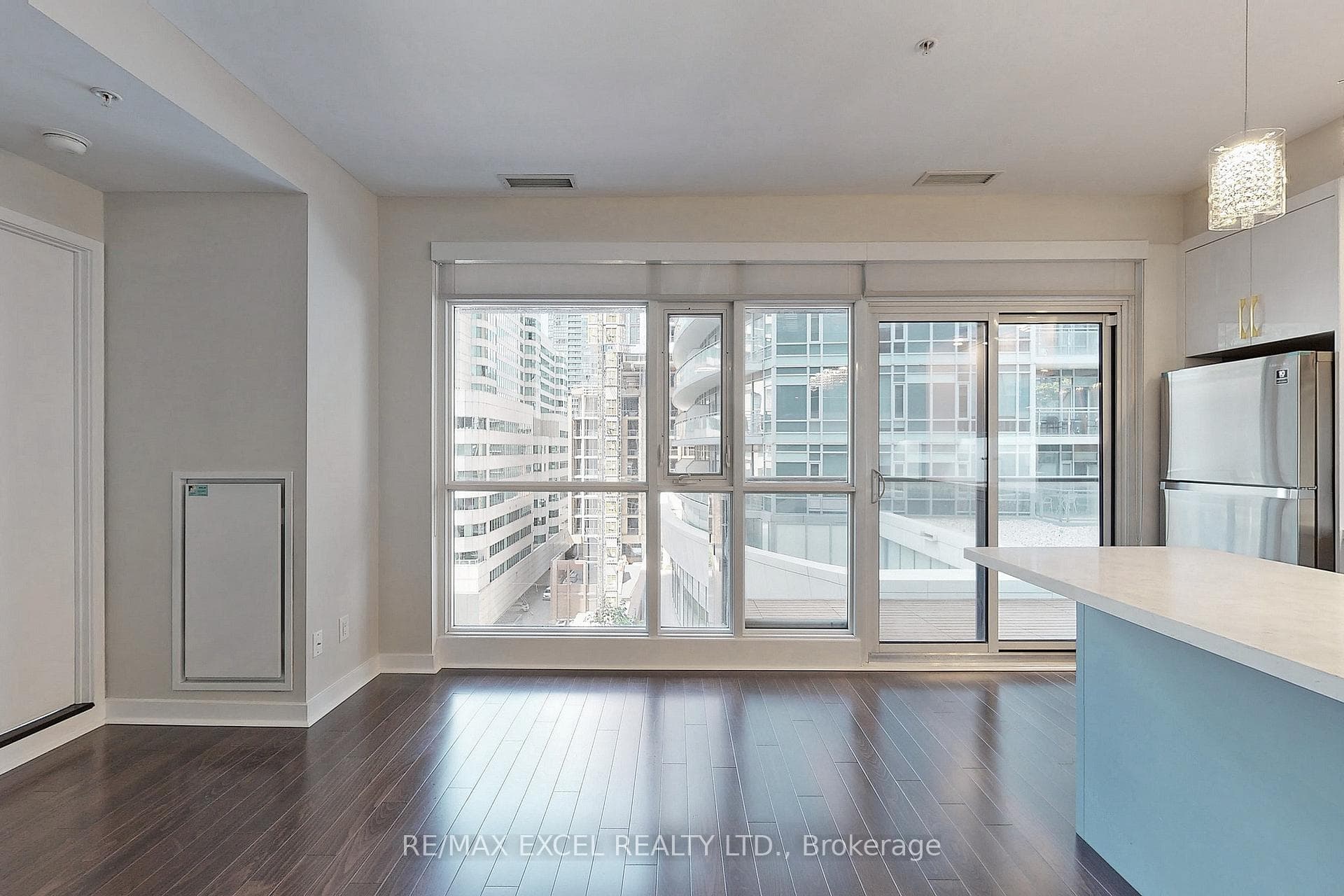 295 Adelaide Street Unit 1013 photo 14