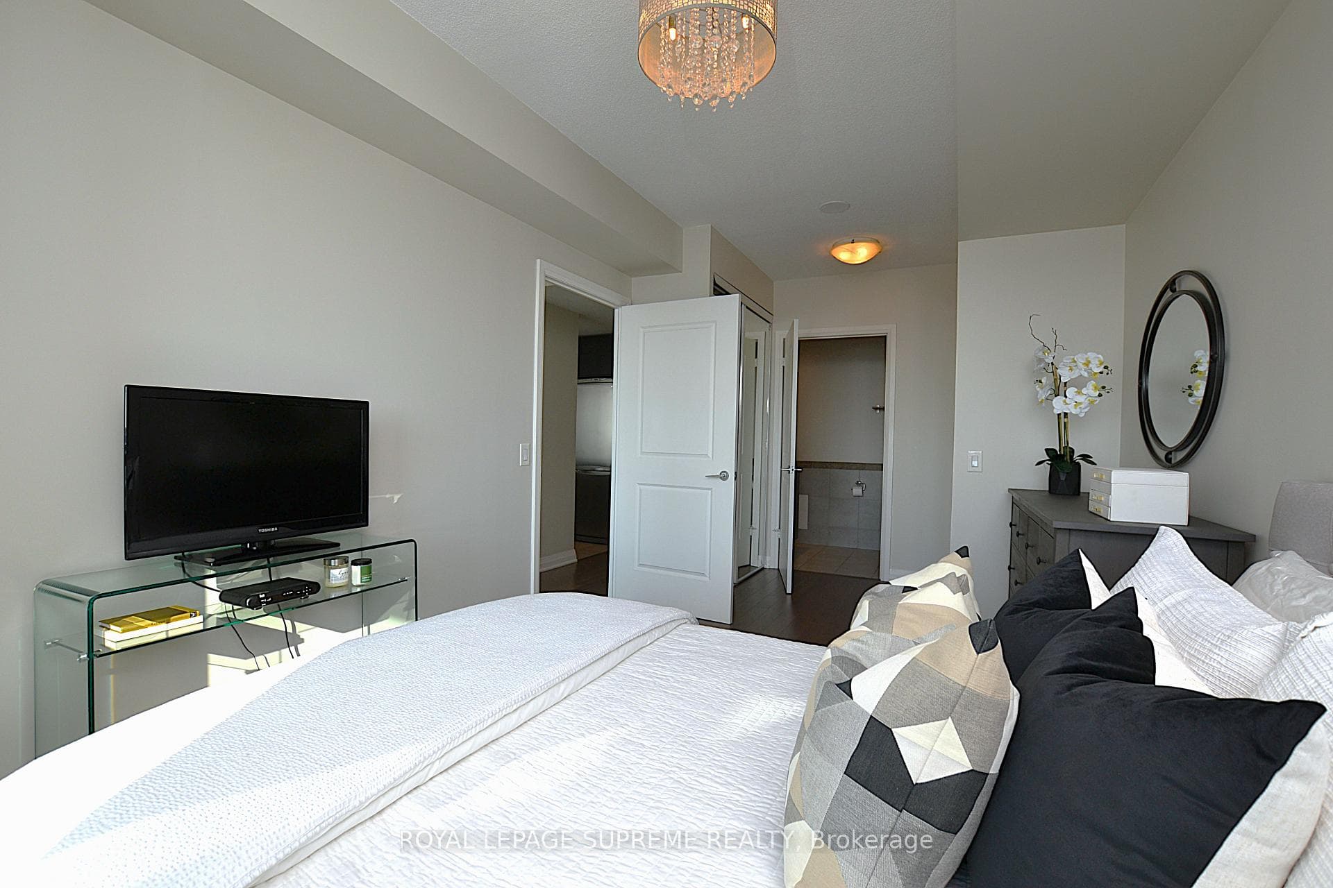 1055 Southdown Road Unit 1211 photo 13