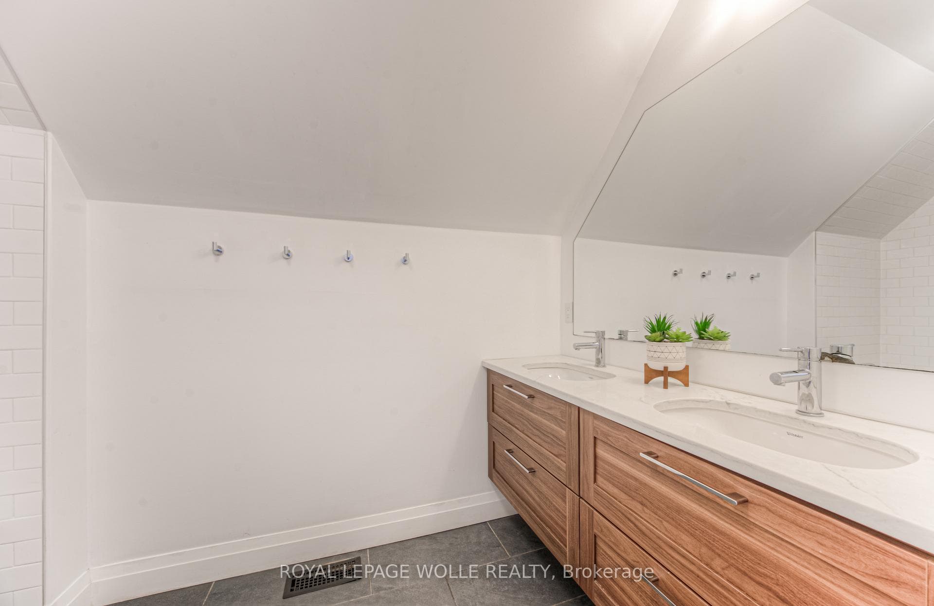 47 Dunbar Road photo 16