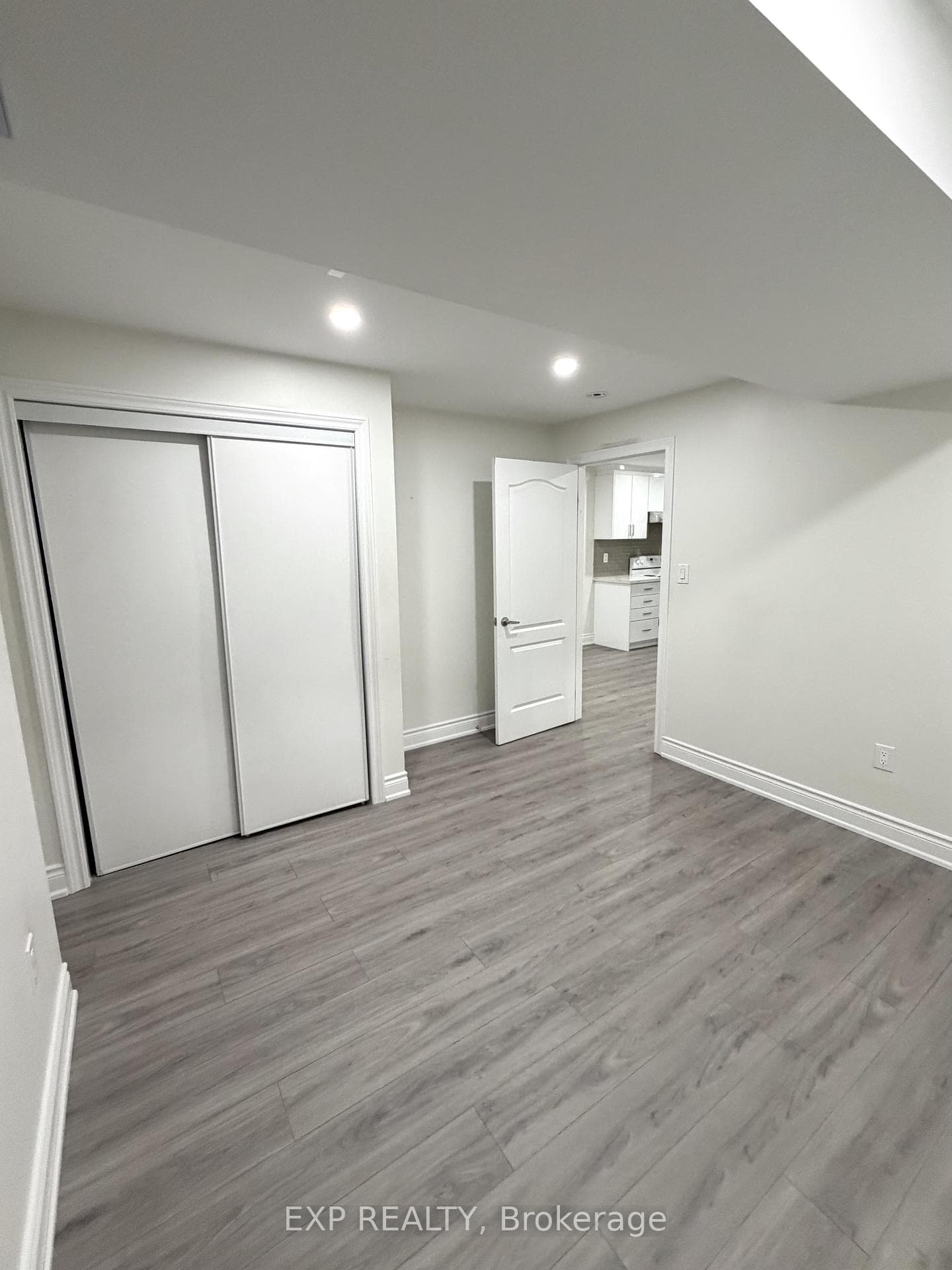 16 Lady Evelyn Crescent Unit Lower photo 5