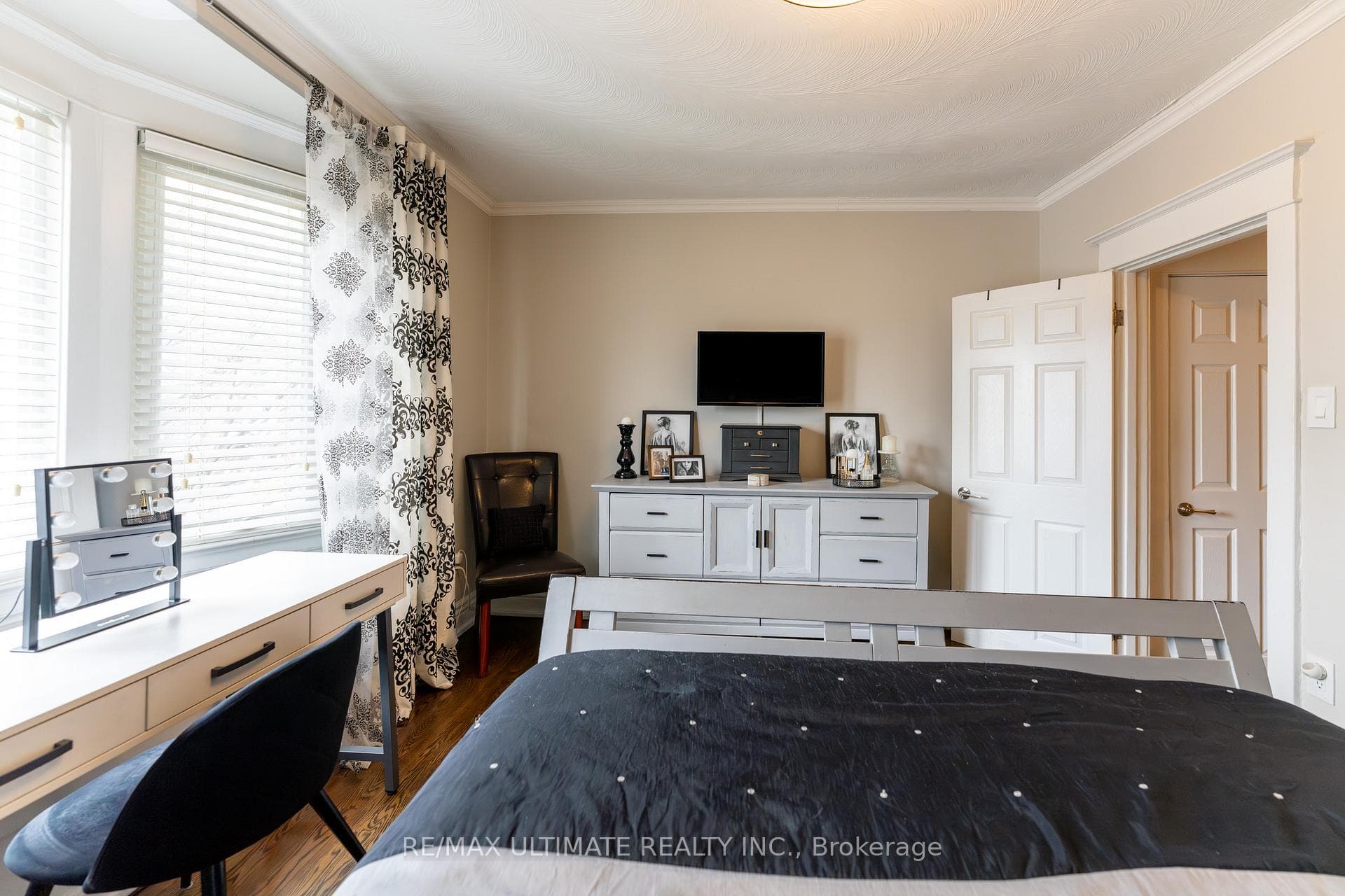475 Salem Avenue photo 22