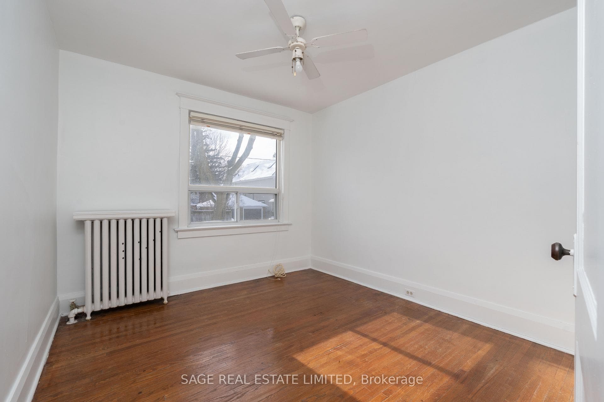 764 Coxwell Avenue Unit A photo 12