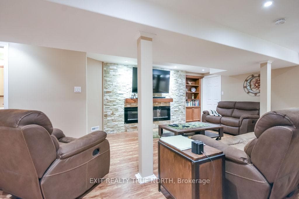 53 Etherington Crescent photo 27