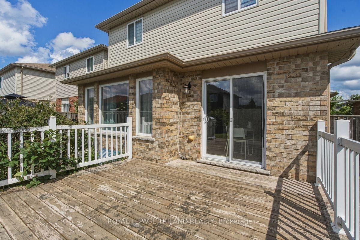 713 Thistlewood Drive photo 42