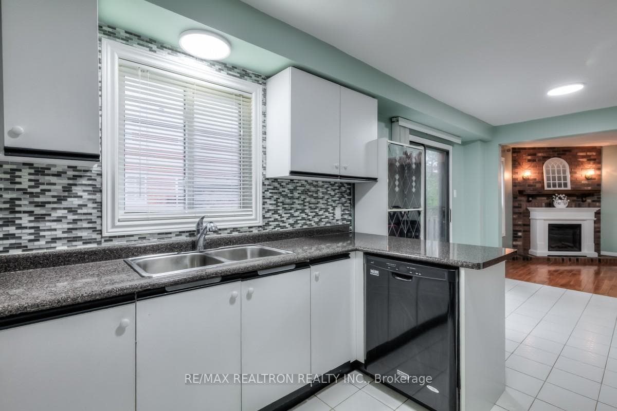 54 Bluenose Crescent photo 16