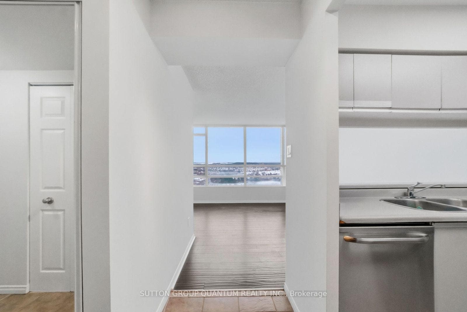 50 Kingsbridge Garden Unit 1602 photo 2