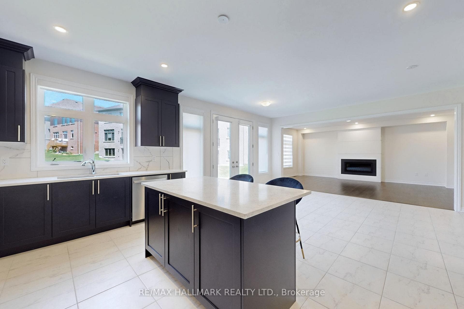 37 Fair Winds Lane photo 4