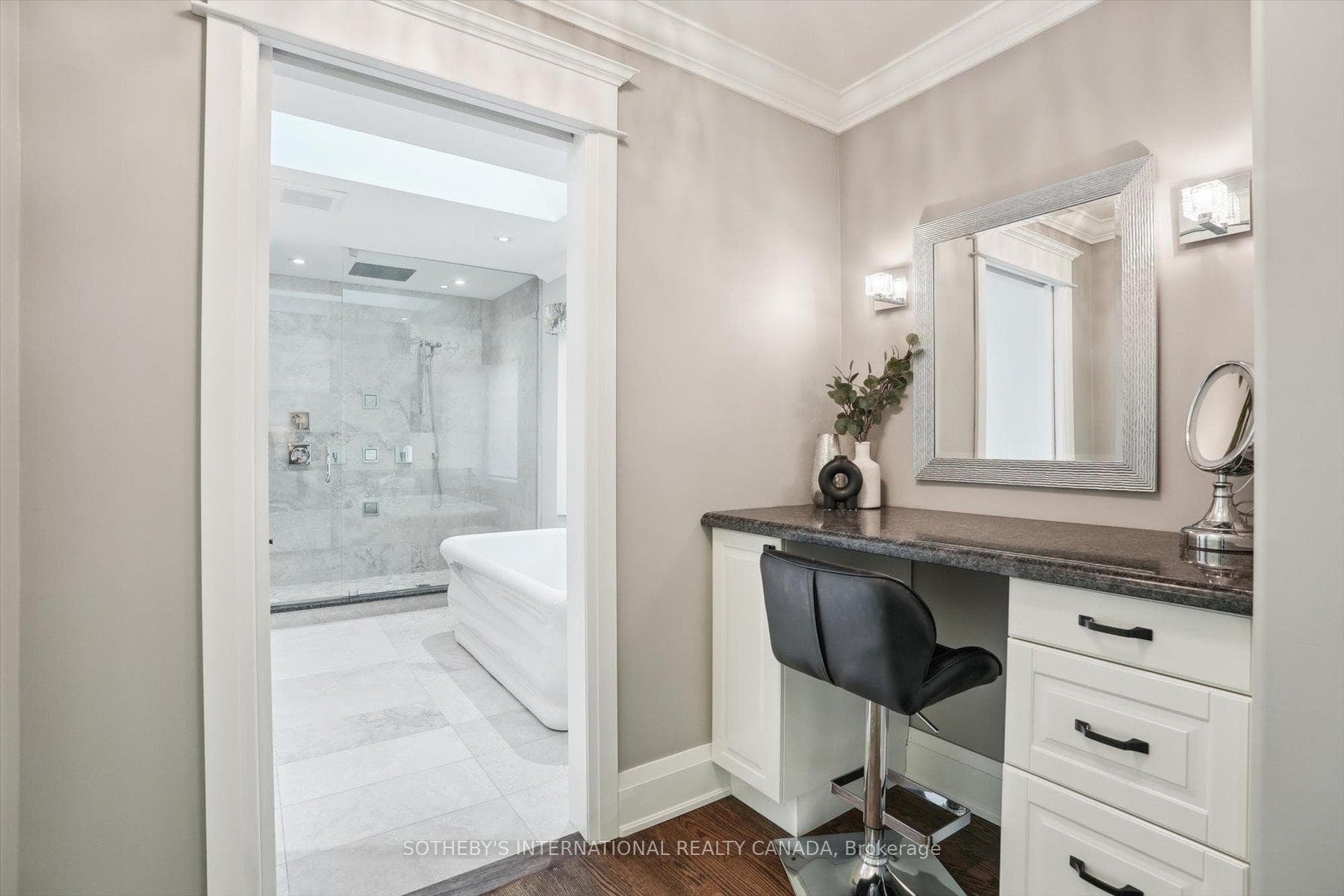 1662 Roundleaf Court photo 21