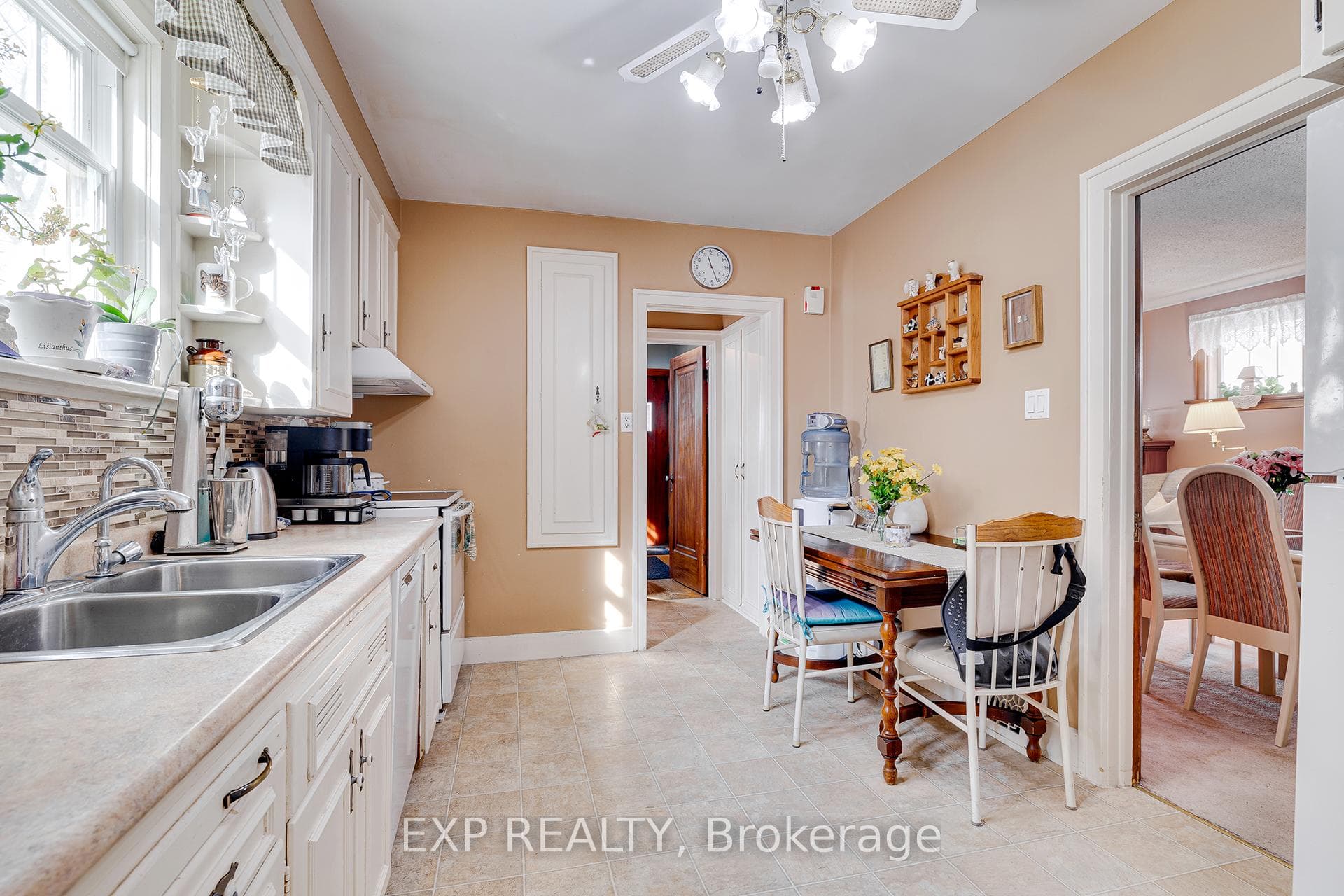 77 Borden Avenue photo 8