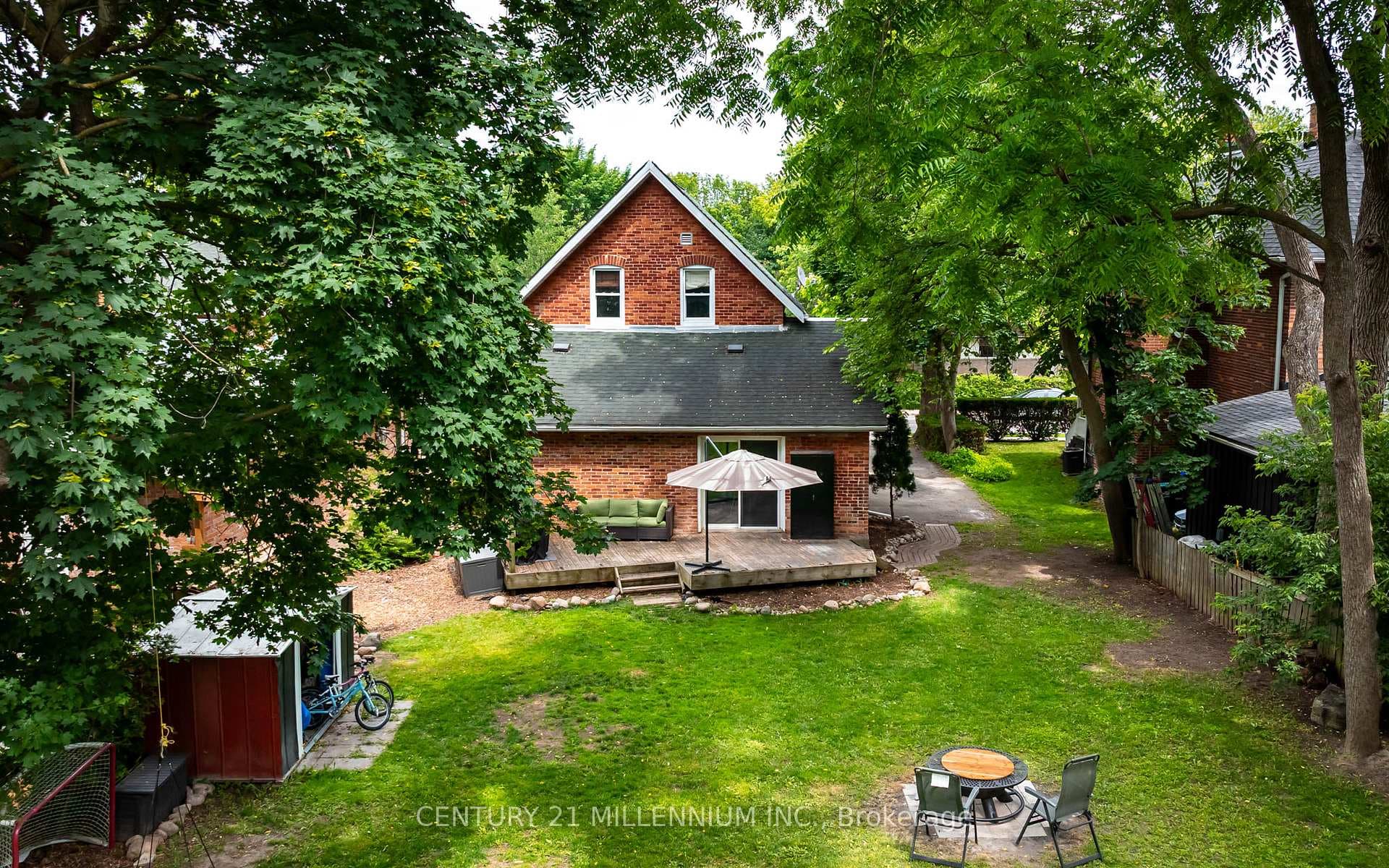 20 Alexander Street photo 1