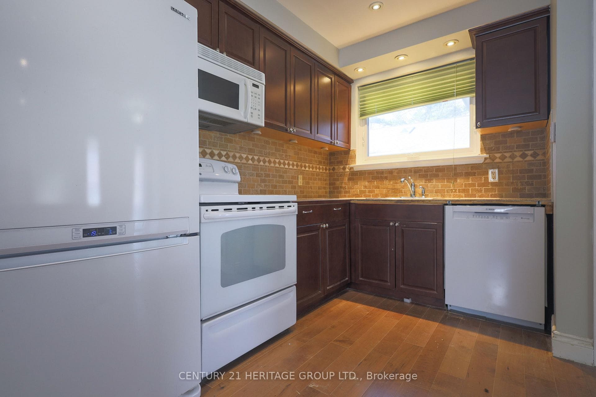 12918 Keele Street photo 10