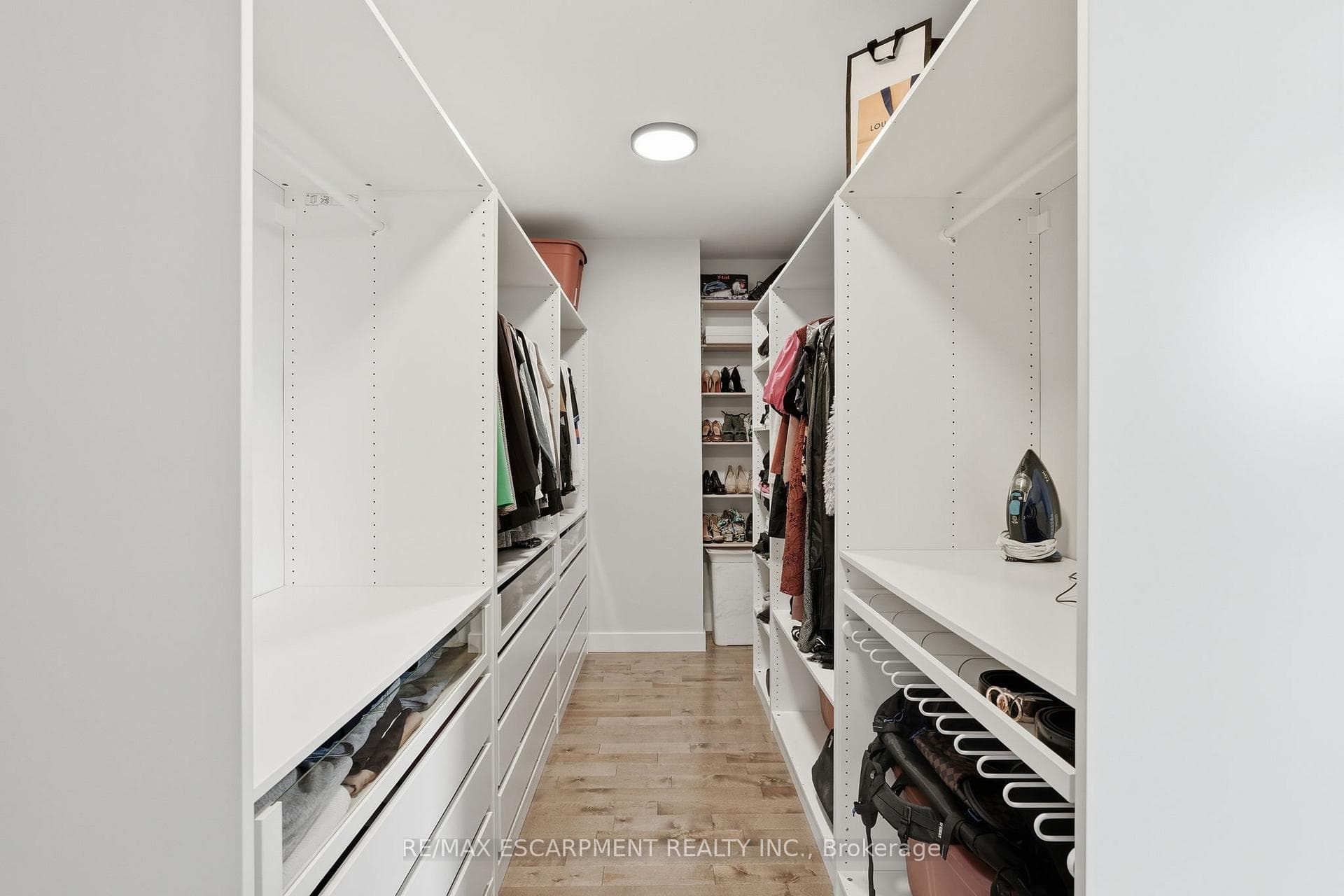 414 JOHN Street photo 24