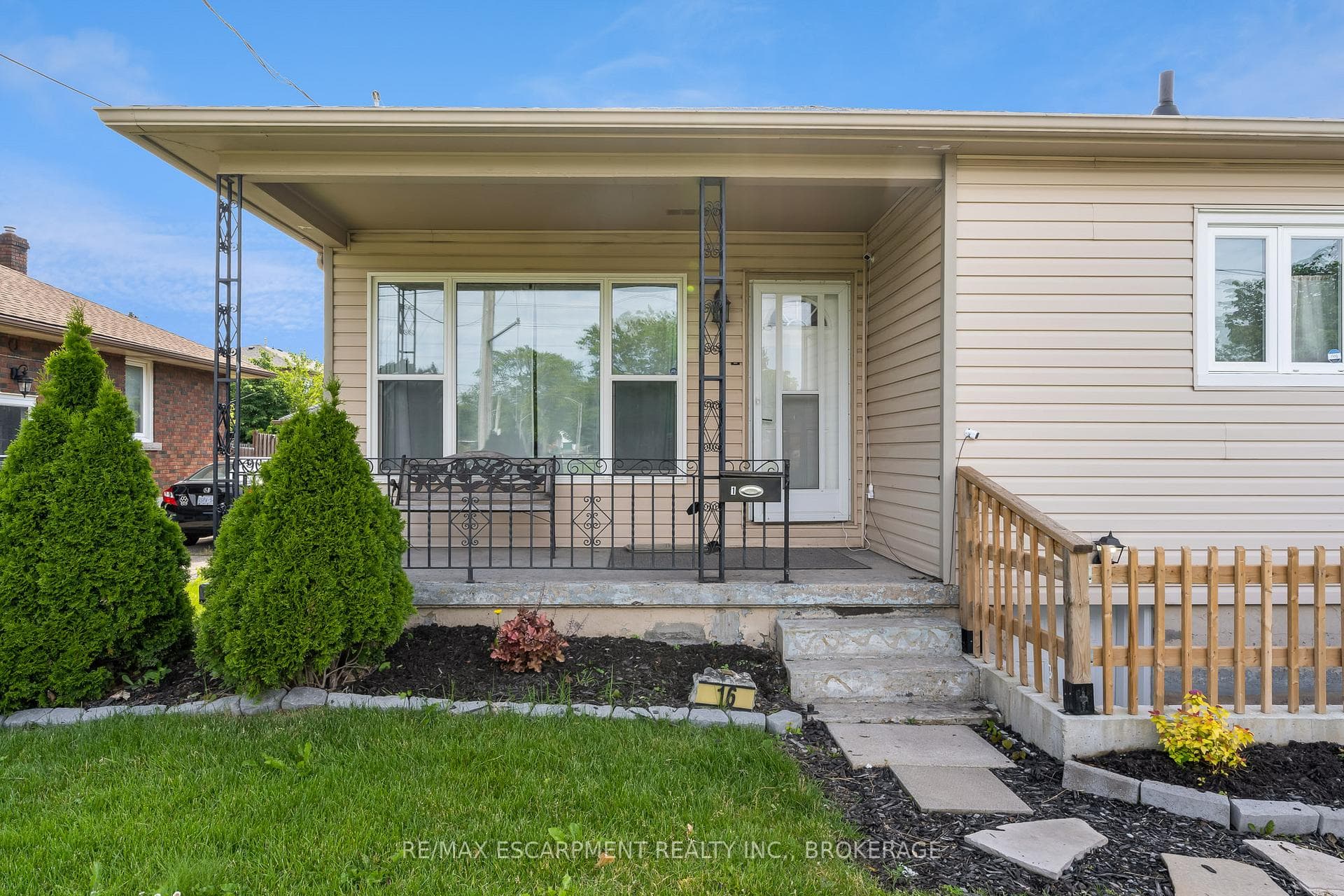 16 GOLDEN Boulevard Unit Main photo 1