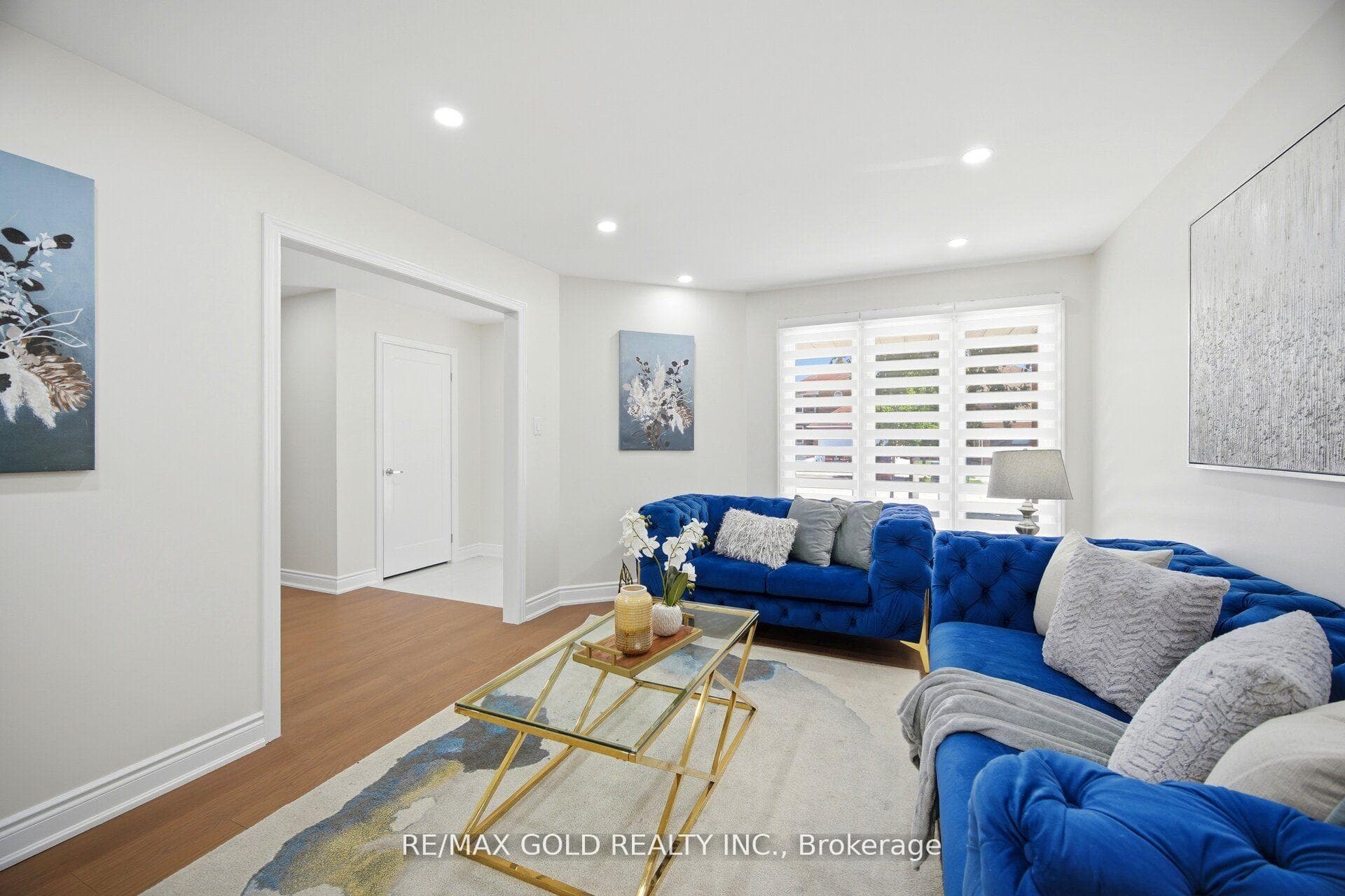 37 Lord Simcoe Drive photo 8