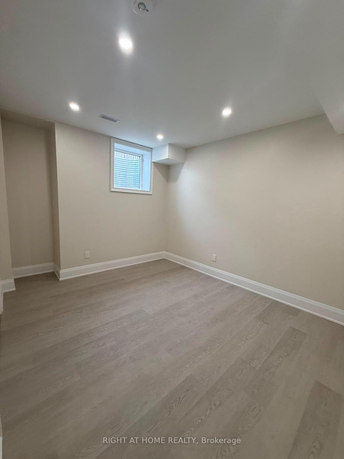 2 Chesney Crescent Unit B photo 9