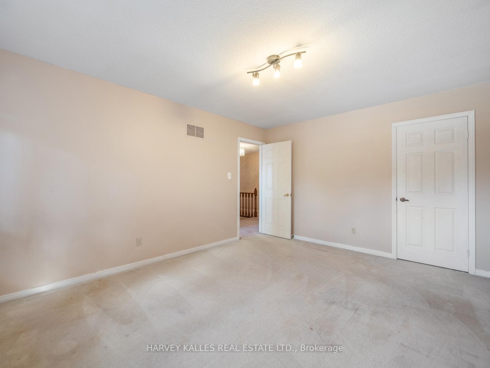 63 Willowbrook Road photo 20