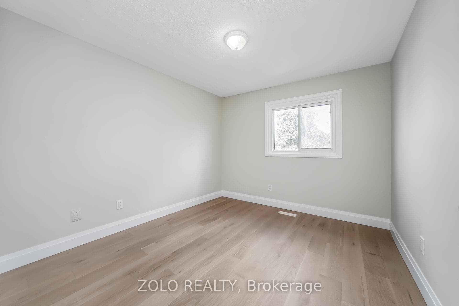 136 Goldhawk Trail photo 24