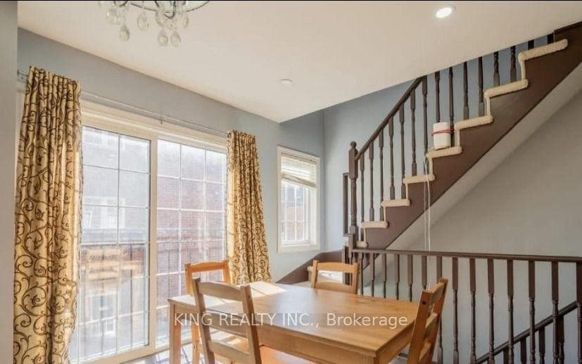 27 Denison Avenue photo 9