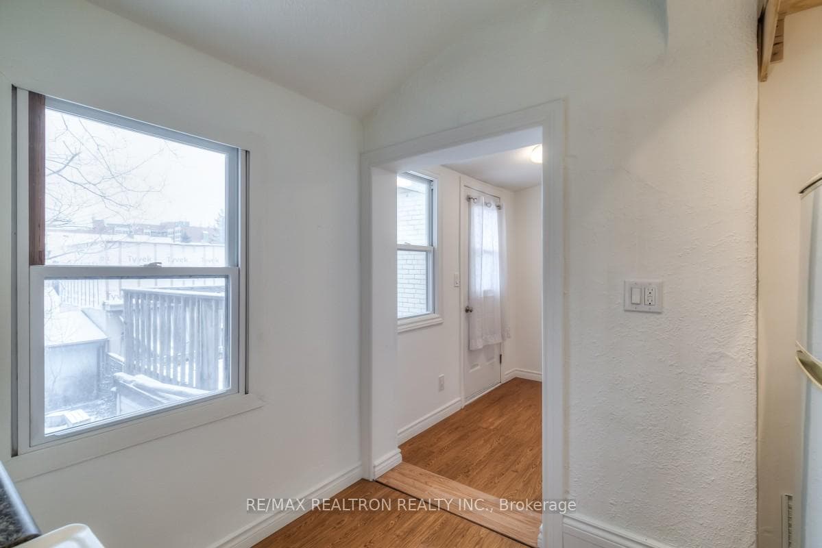 119 Perth Avenue Unit 2nd Fl photo 12