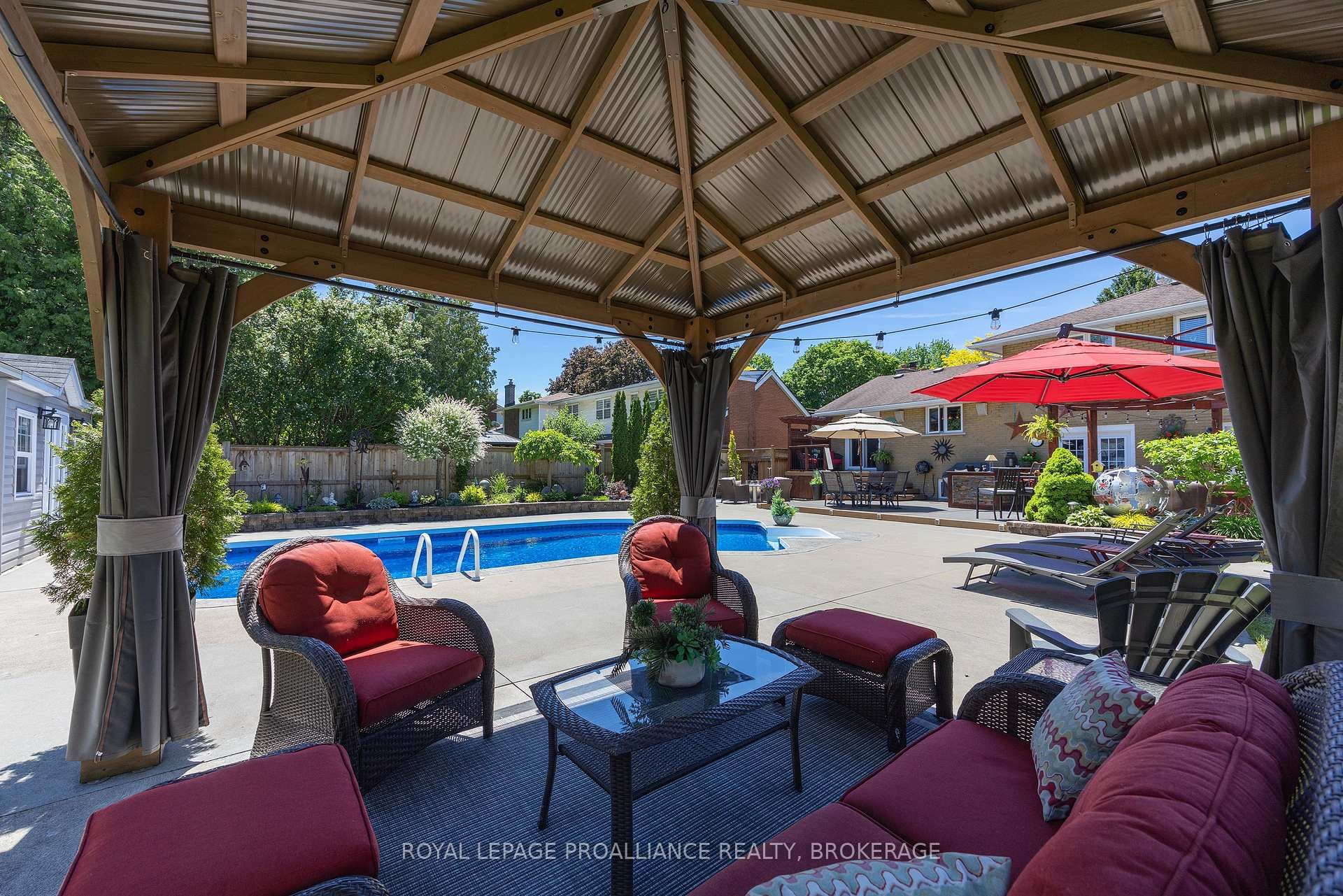 317 Avenue Road photo 18