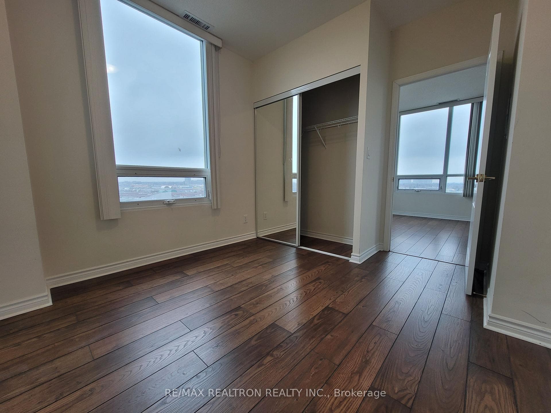 2020 McNicoll Avenue Unit PH27 photo 11