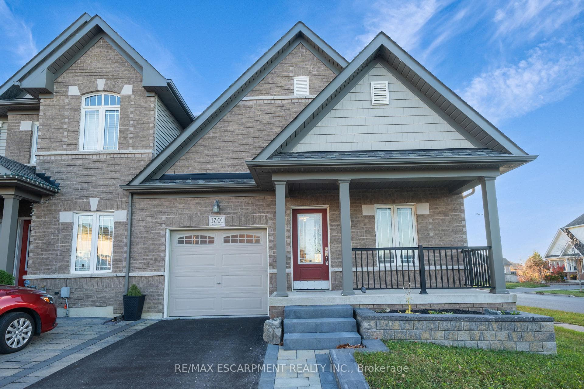 1701 Silverstone Crescent photo 1