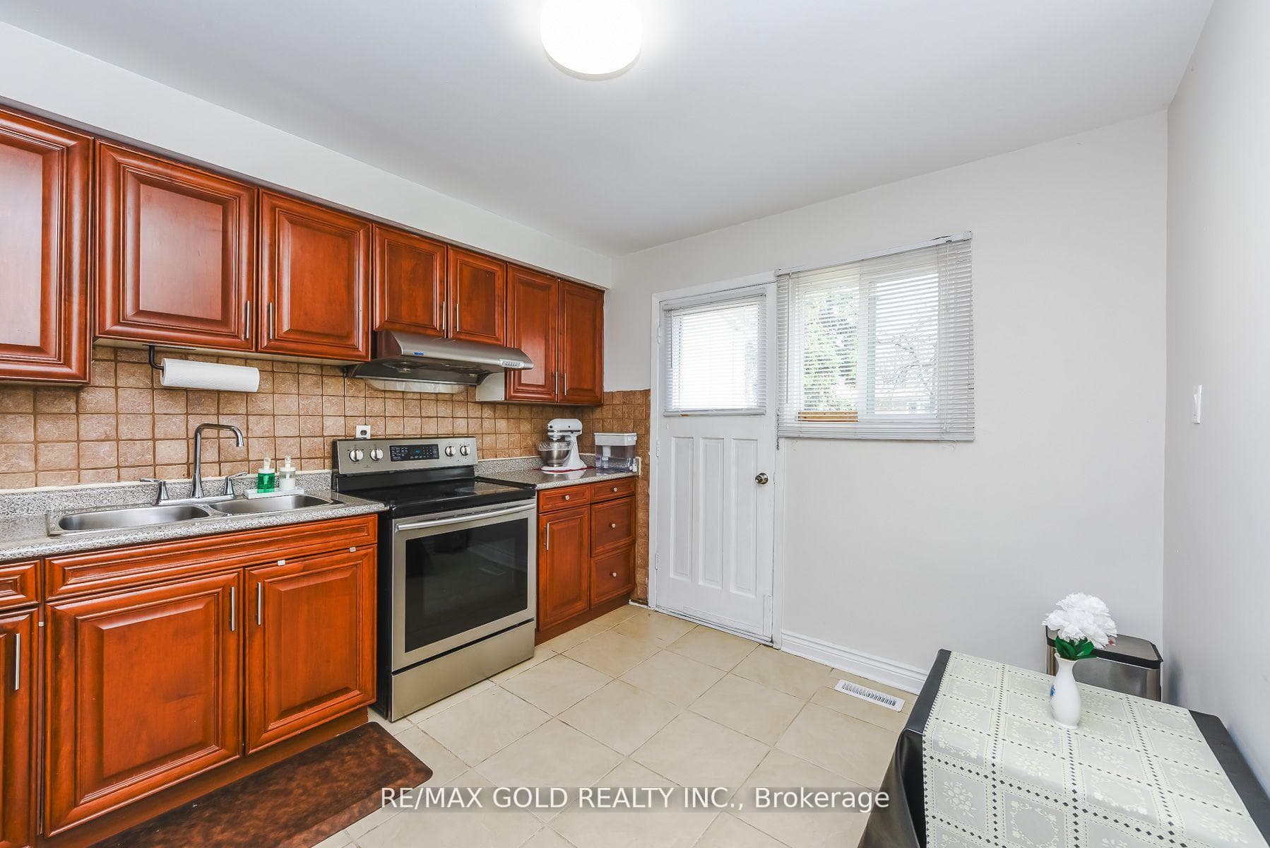 7464 Homeside Gardens photo 12