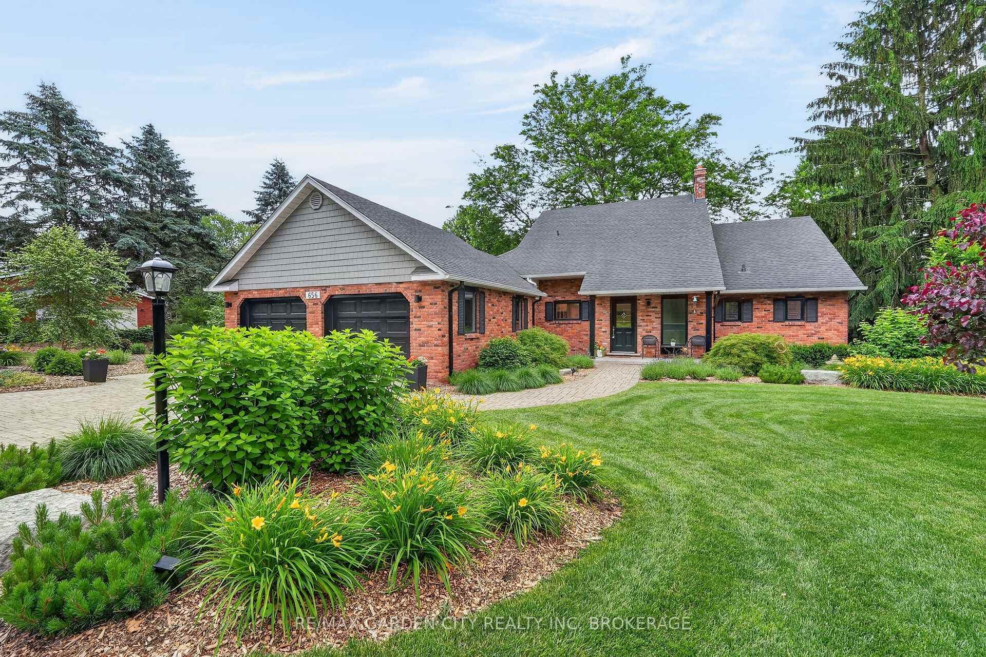 656 Memorial Drive photo 4
