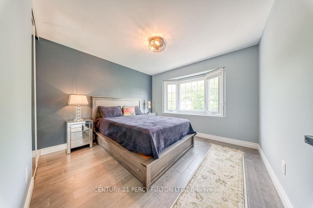 18 Booth Crescent photo 27