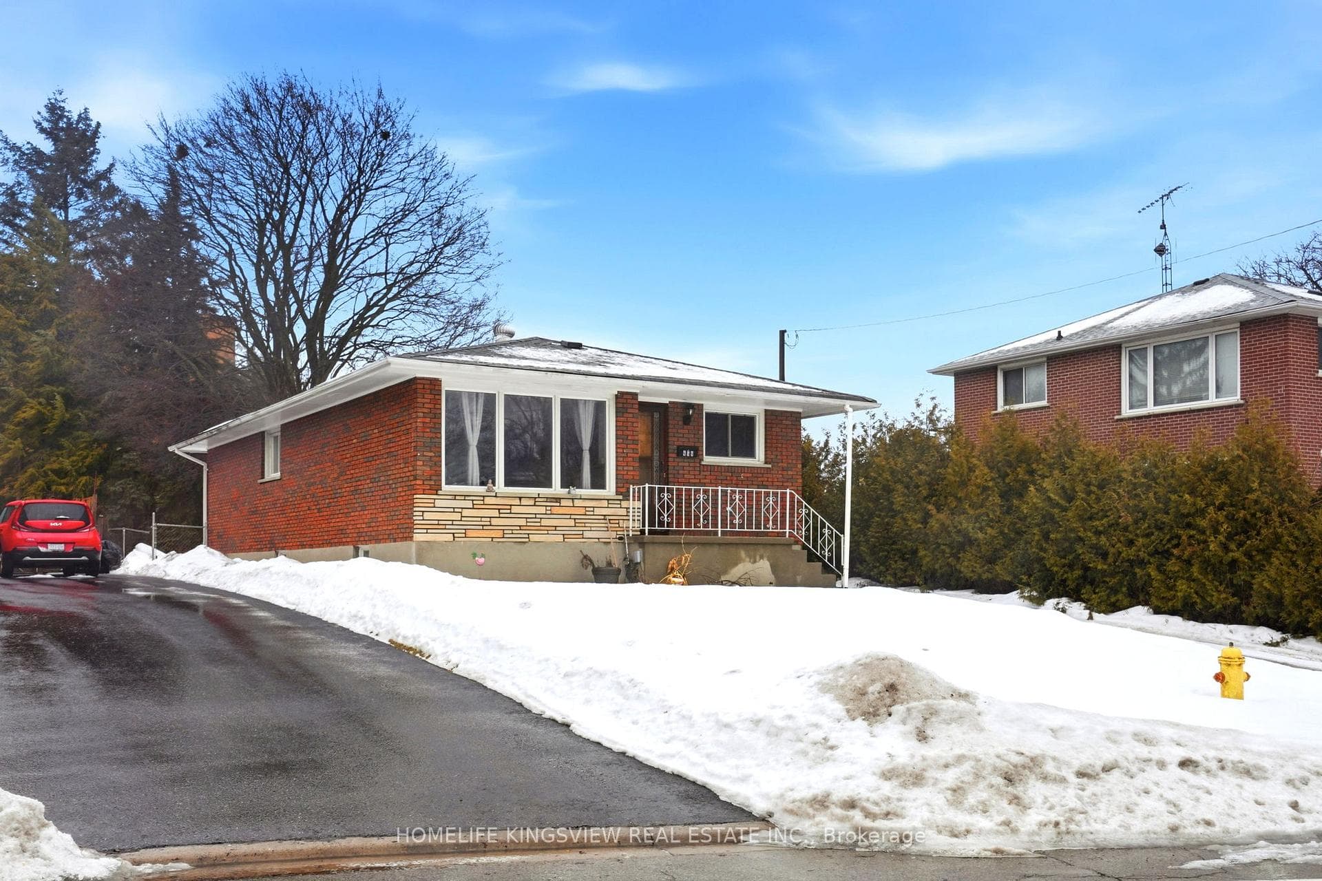 656 Athol Street photo 2