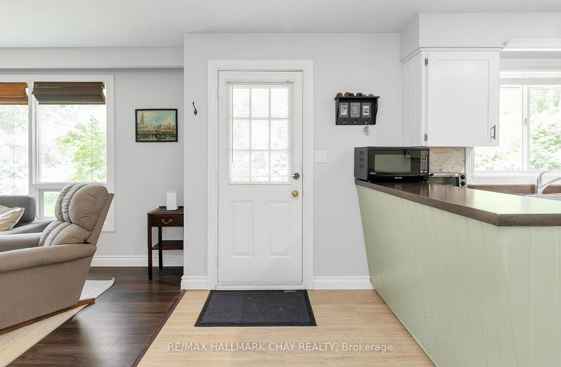 1067 Larch Street photo 5