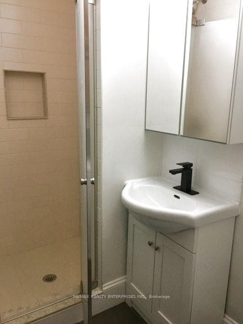 371 Woodbine Avenue Unit Main photo 11