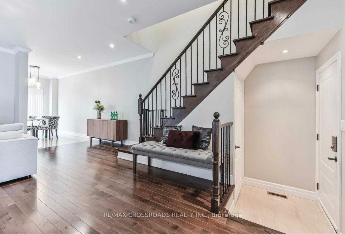 61 Landwood Avenue photo 2