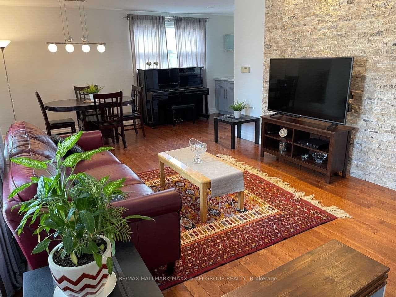 95 Cartier Crescent Unit Main photo 5