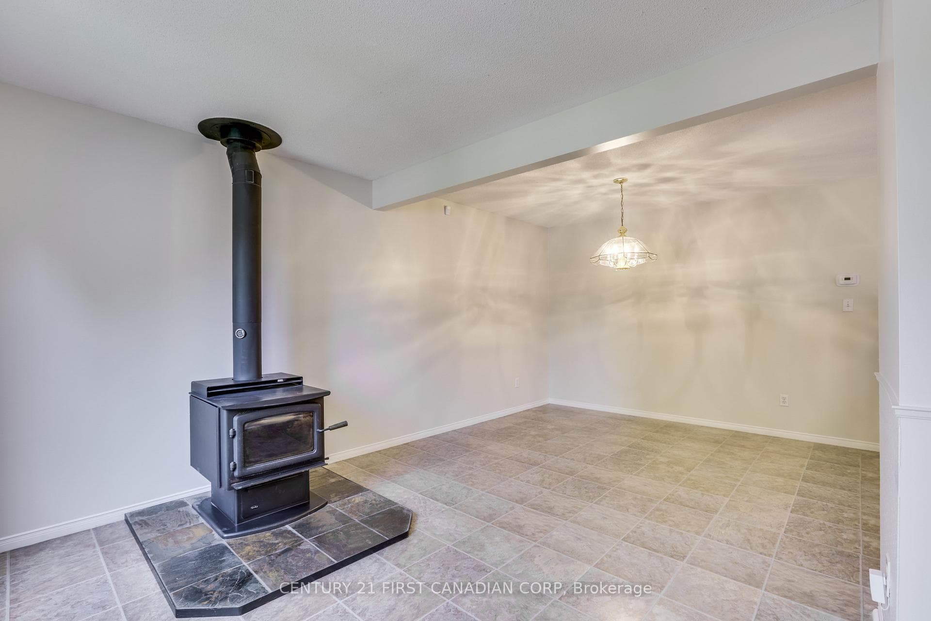 604 Talltree Crescent photo 4
