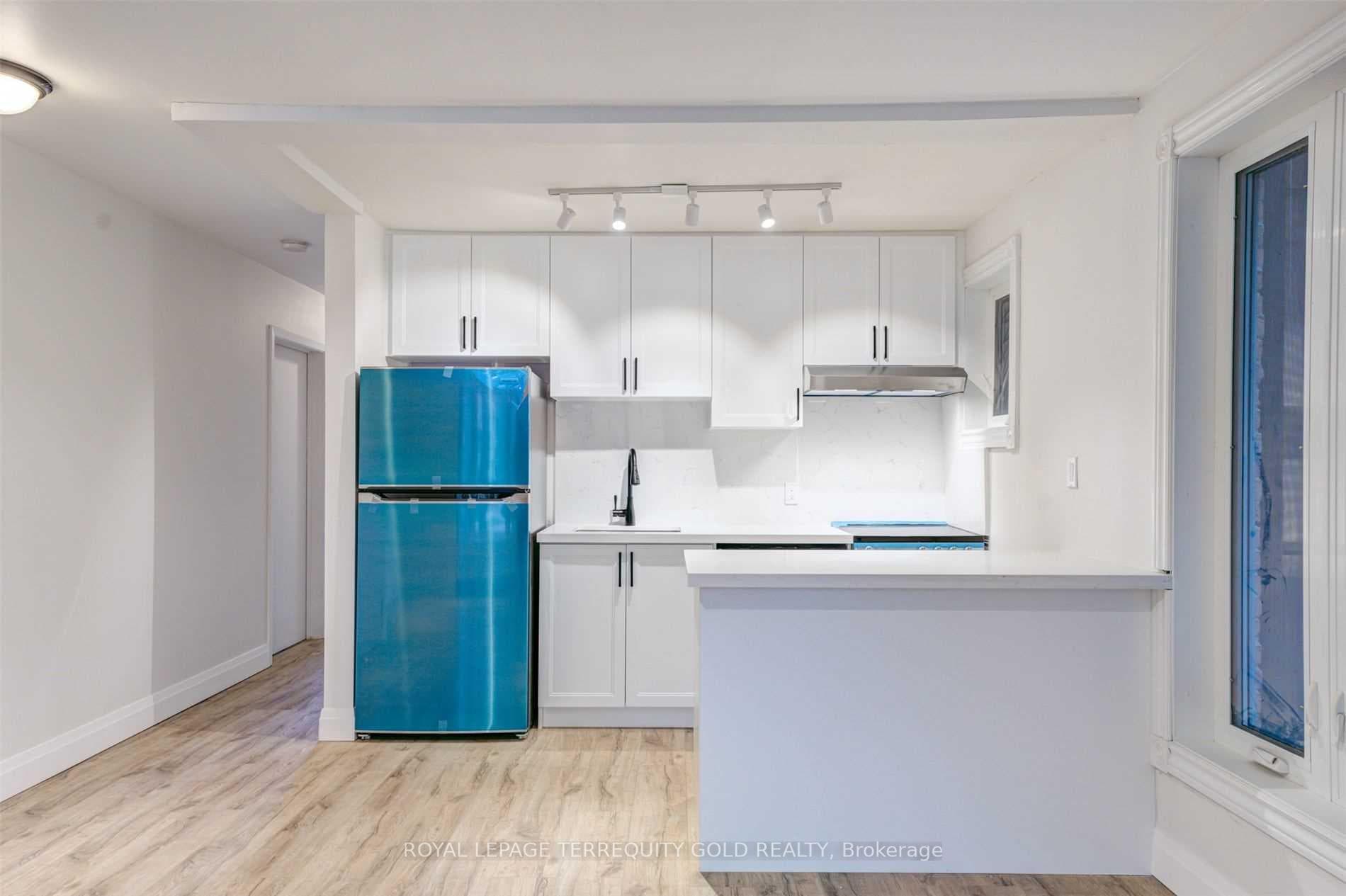 41 Summerhill Avenue Unit 1 photo 6