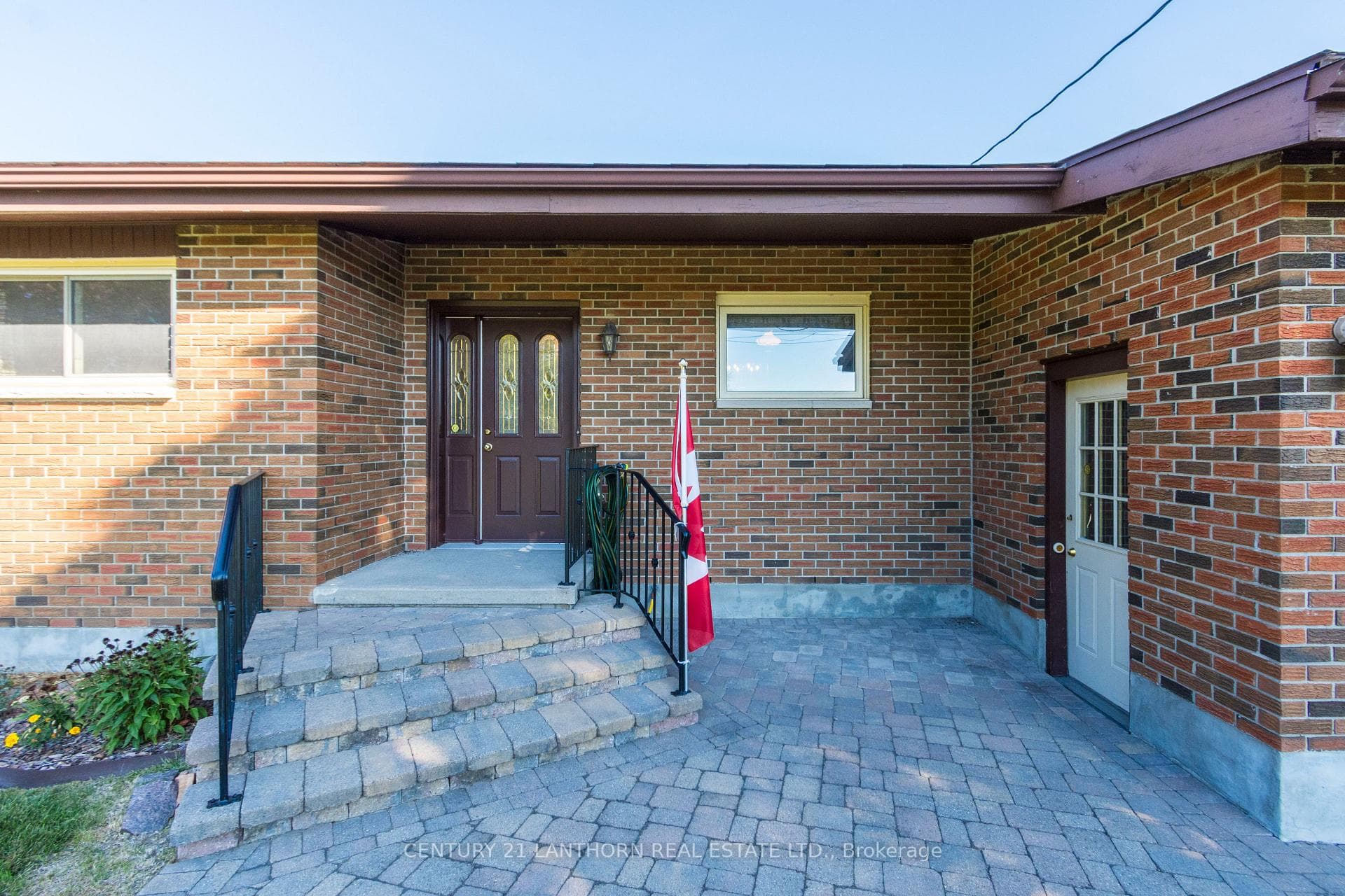 503 Wallbridge Road photo 2