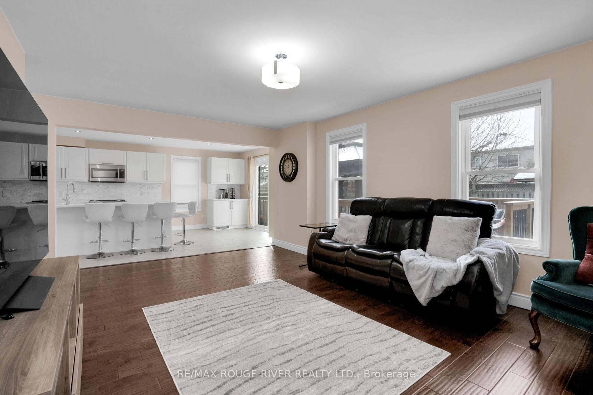 577 Woodmount Crescent photo 13